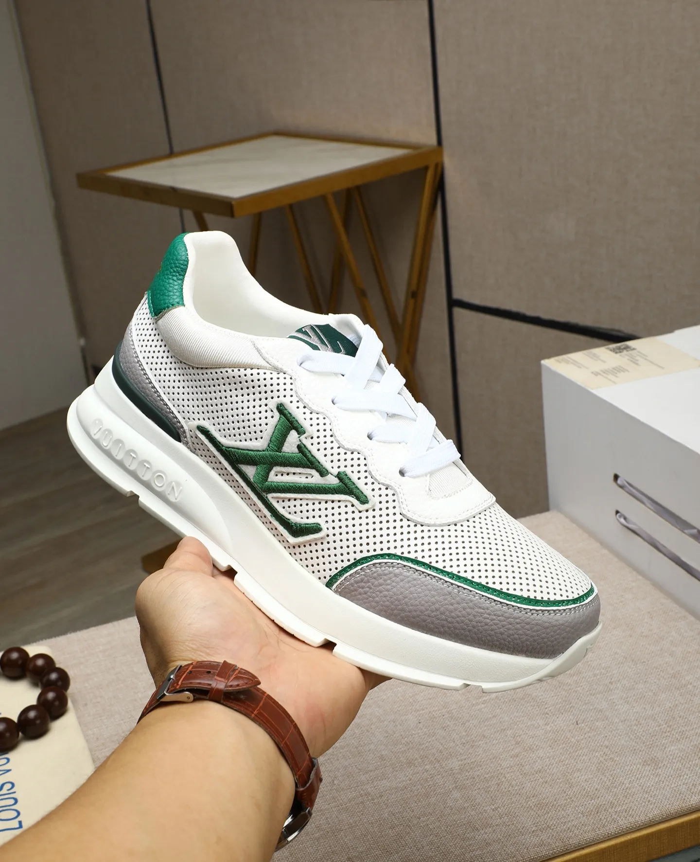 Men's shoes 💰460 📛📛【LOUIS VUITTON】Louis Vuitton official website synchronized new products 👟Milan fashion catwalk style 🇰🇾🇰🇾LV family logo, celebrity style, a must-have for fashionistas ⚠️First-layer calfskin ➕Genuine leather lining ➕Official website original version special outsole 👞Number 38-44